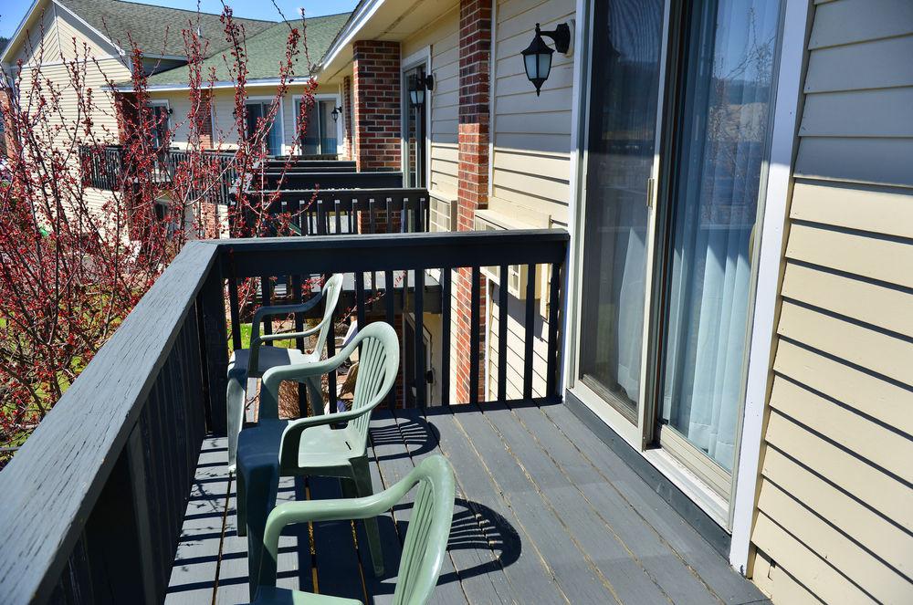 Clarion Inn & Suites At The Outlets Of Lake George Eksteriør bilde