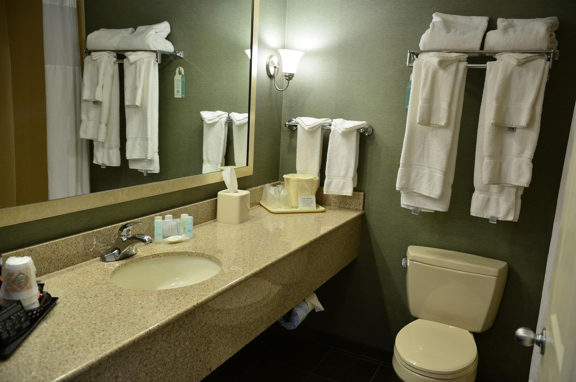 Clarion Inn & Suites At The Outlets Of Lake George Eksteriør bilde