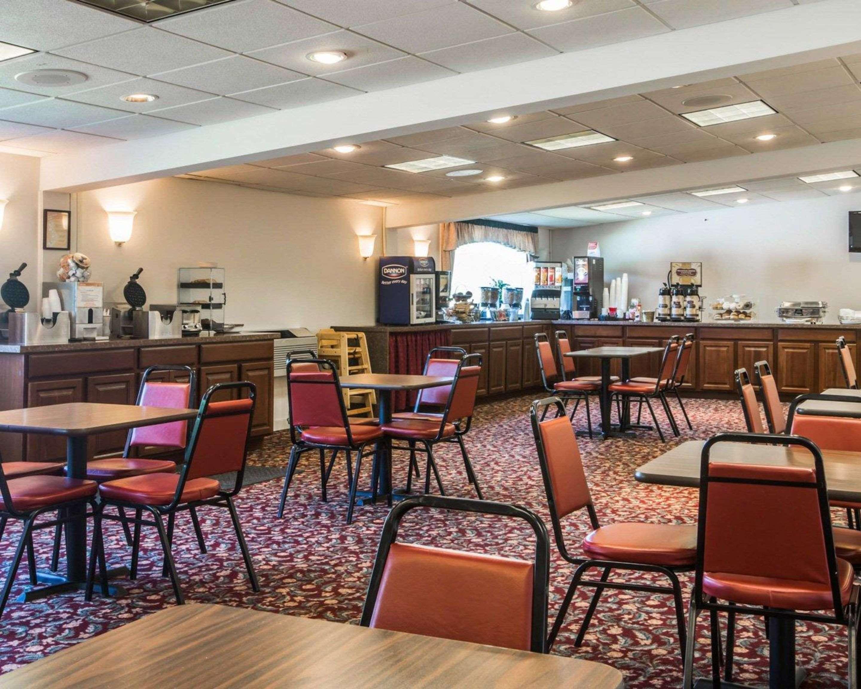 Clarion Inn & Suites At The Outlets Of Lake George Eksteriør bilde
