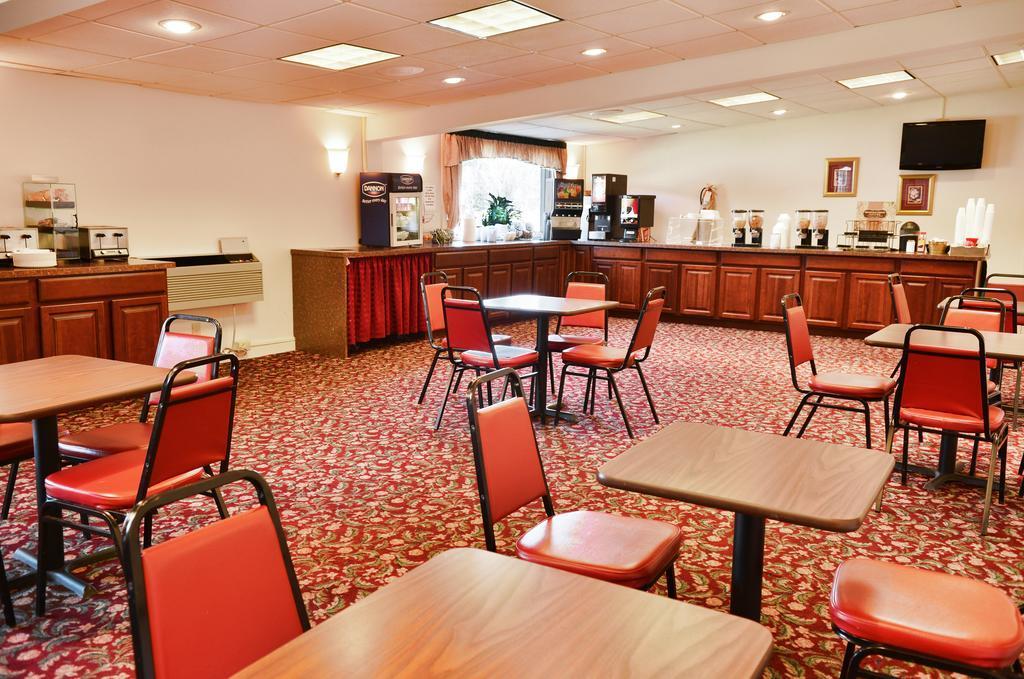 Clarion Inn & Suites At The Outlets Of Lake George Eksteriør bilde