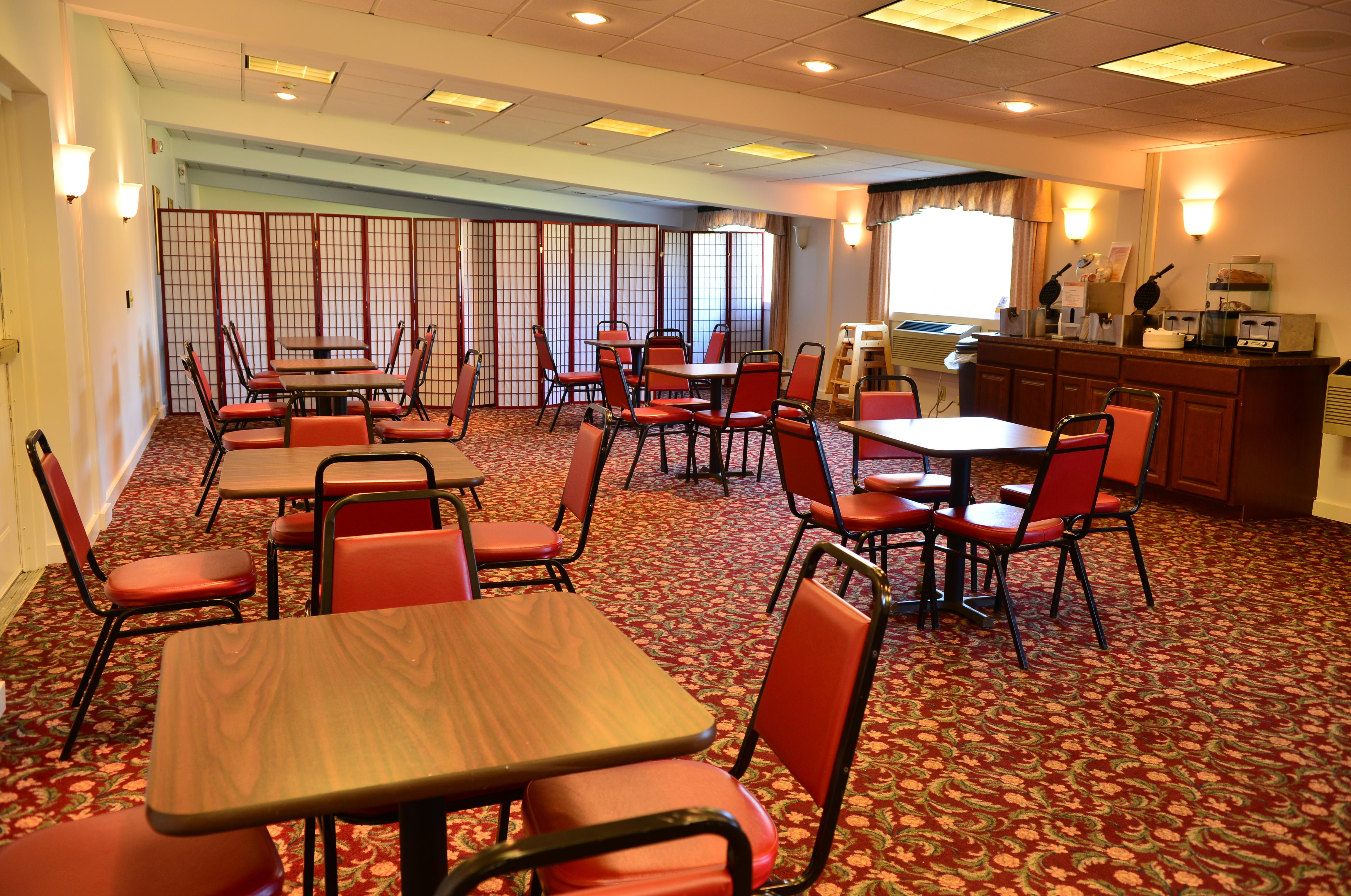 Clarion Inn & Suites At The Outlets Of Lake George Eksteriør bilde