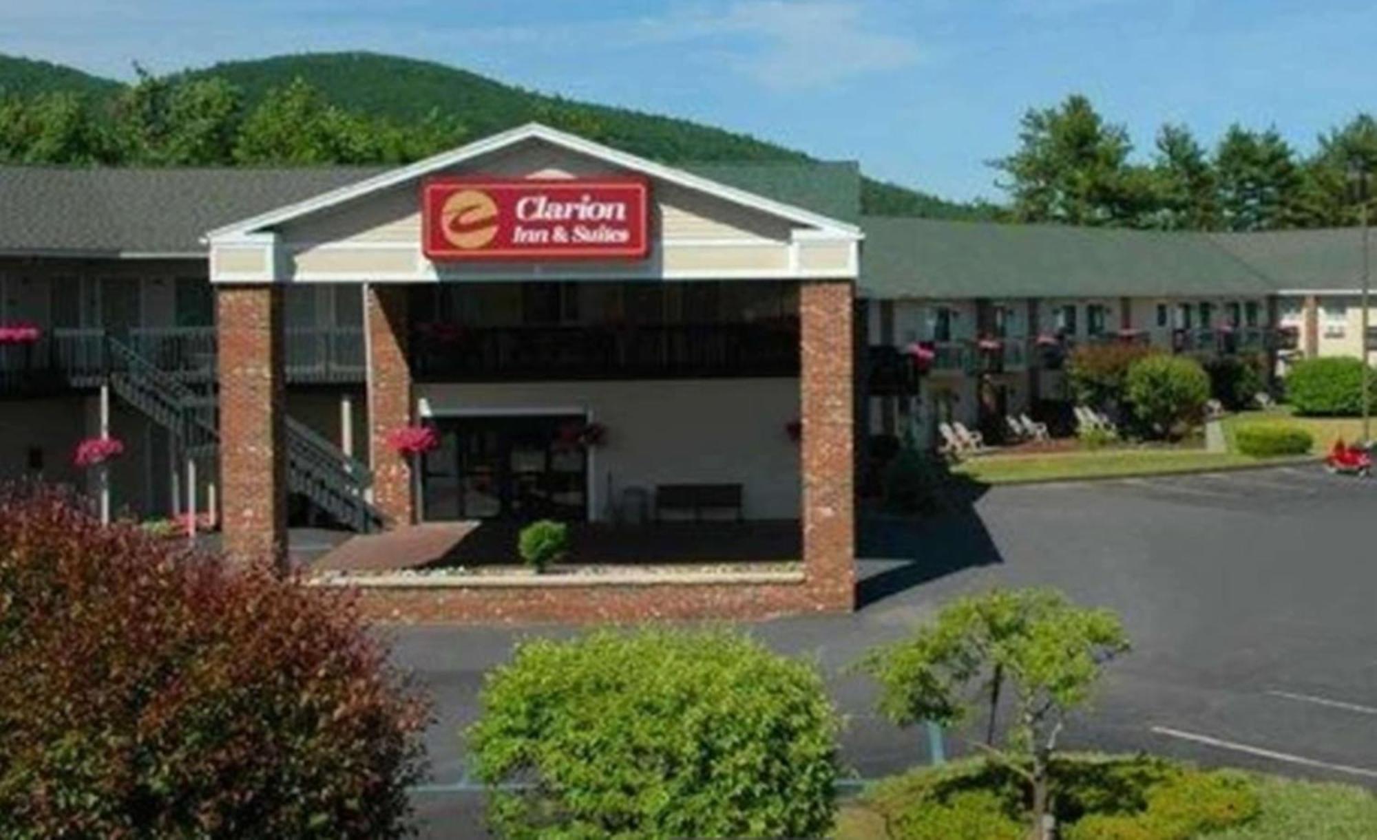 Clarion Inn & Suites At The Outlets Of Lake George Eksteriør bilde