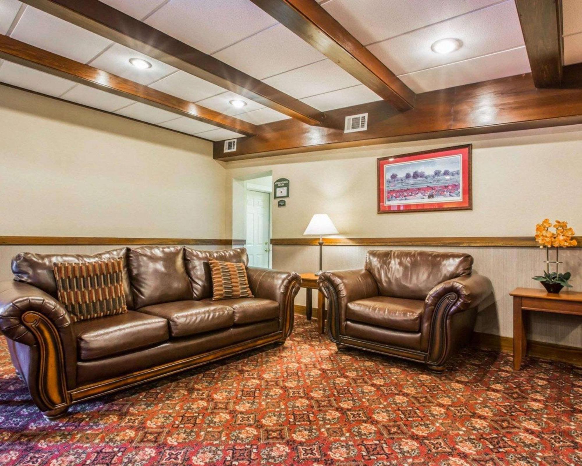 Clarion Inn & Suites At The Outlets Of Lake George Eksteriør bilde