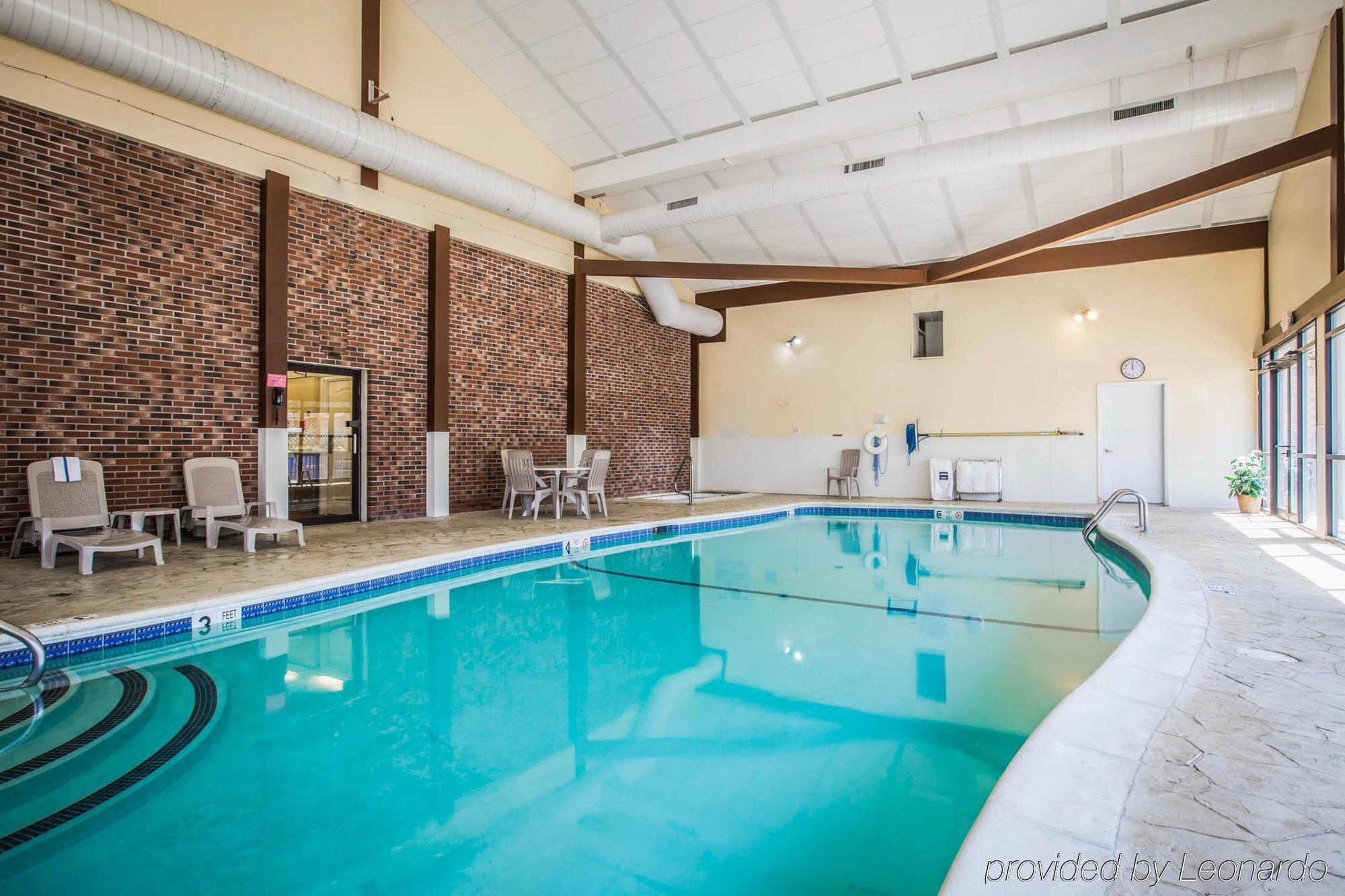 Clarion Inn & Suites At The Outlets Of Lake George Eksteriør bilde