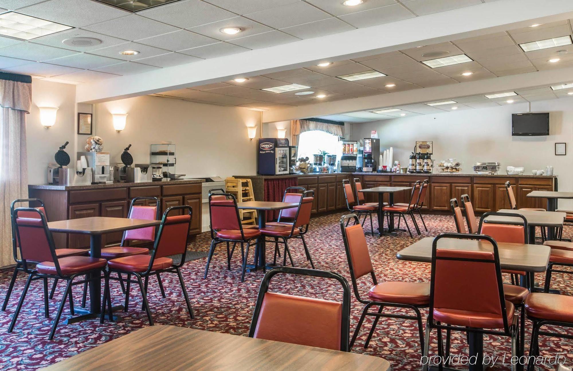 Clarion Inn & Suites At The Outlets Of Lake George Eksteriør bilde