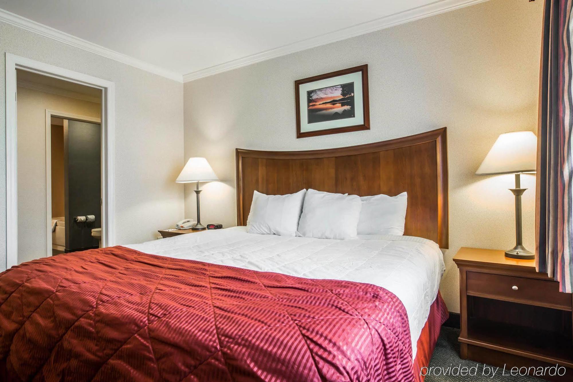 Clarion Inn & Suites At The Outlets Of Lake George Eksteriør bilde