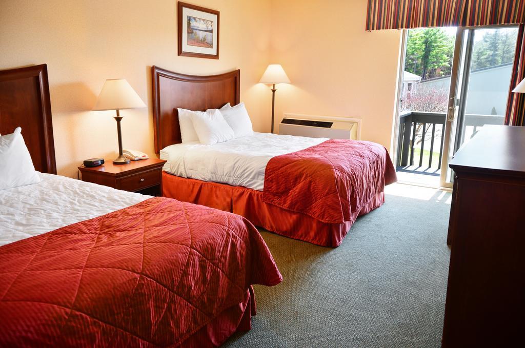 Clarion Inn & Suites At The Outlets Of Lake George Eksteriør bilde